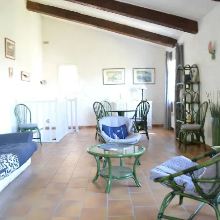Holiday home Maison Au Calme Pour 10 Personnes Avec Jardin Mediterraneen A - Fr-1-226b-158